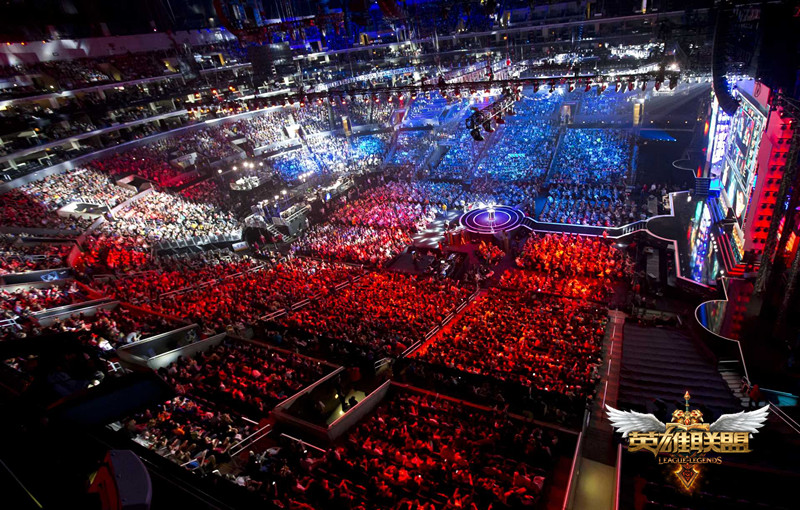 电竞比赛精彩回顾：团战操作与选手语音全解析，团队配合决胜赛后采访感人瞬间-多宝电竞